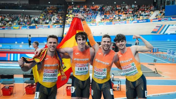 El relevo del 4x400, tras conquistar la plata en el Europeo de pista de cubierta de Apeldoorn.
