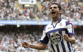 Riki celebra un gol con el Dépor.