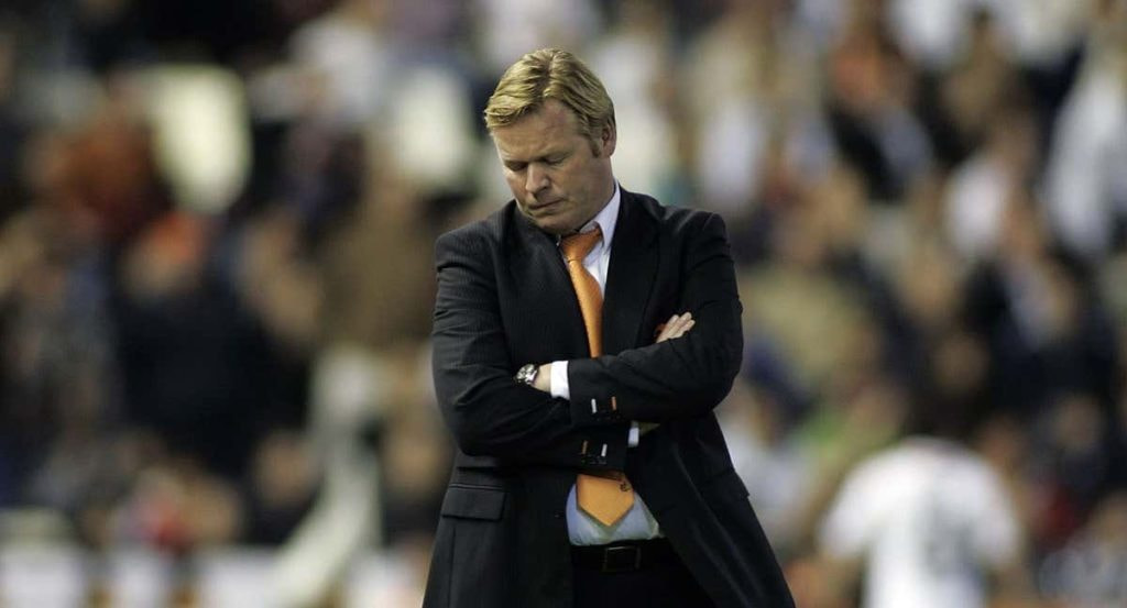 Ronald Koeman durante un partido del Valencia en Mestalla.