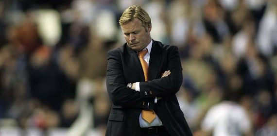 Ronald Koeman durante un partido del Valencia en Mestalla.
