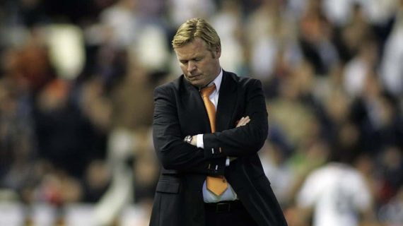 Ronald Koeman durante un partido del Valencia en Mestalla.