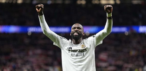 Rüdiger celebra el pase a cuartos de final de la Champions en el Metropolitano.