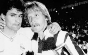 Schuster se abraza con Míchel, con la Copa del Rey conquistada con el Atlético de Madrid ante el Madrid en el Bernabéu.