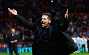 Diego Simeone gesticula durante el derbi de vuelta de los octavos de la Champions