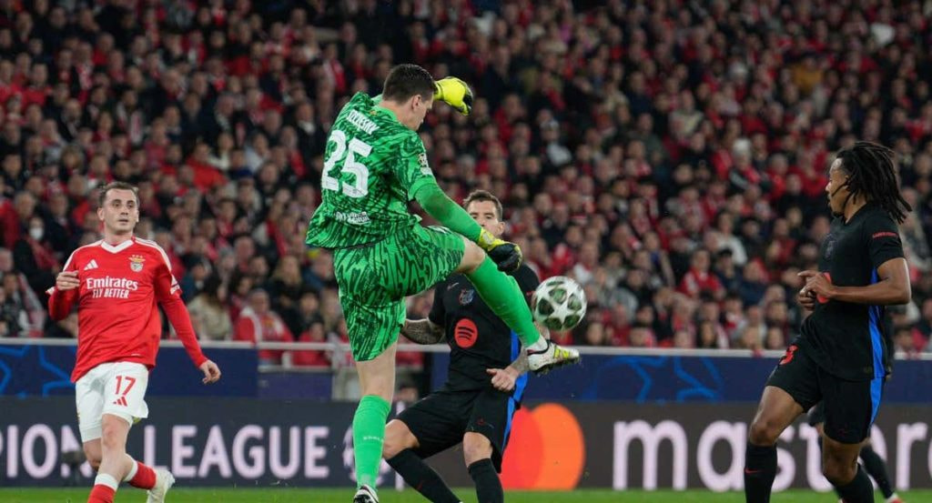 Szczesny hizo ocho paradas en Da Luz, récord del Barça en las últimas cinco Champions.