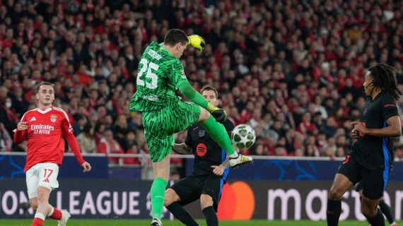 Szczesny hizo ocho paradas en Da Luz, récord del Barça en las últimas cinco Champions.