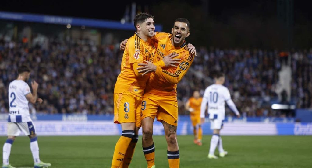 Fede Valverde y Dani Ceballos celebran un gol contra el Leganés.