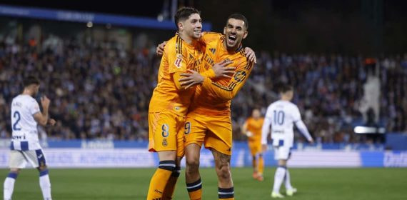 Fede Valverde y Dani Ceballos celebran un gol contra el Leganés.
