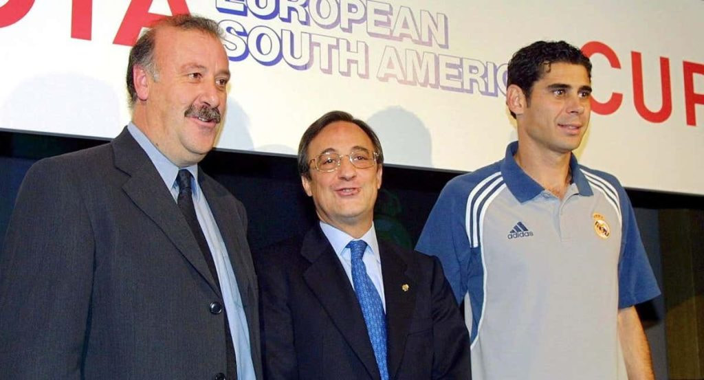Vicente del Bosque, junto a Florentino Pérez y Fernando Hierro.