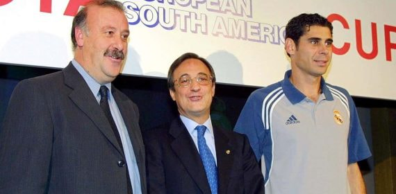 Vicente del Bosque, junto a Florentino Pérez y Fernando Hierro.