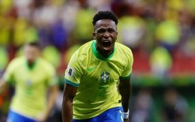 Vinicius celebra el gol de la victoria de Brasil contra Colombia.