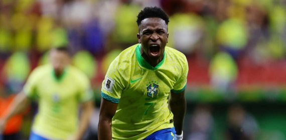 Vinicius celebra el gol de la victoria de Brasil contra Colombia.