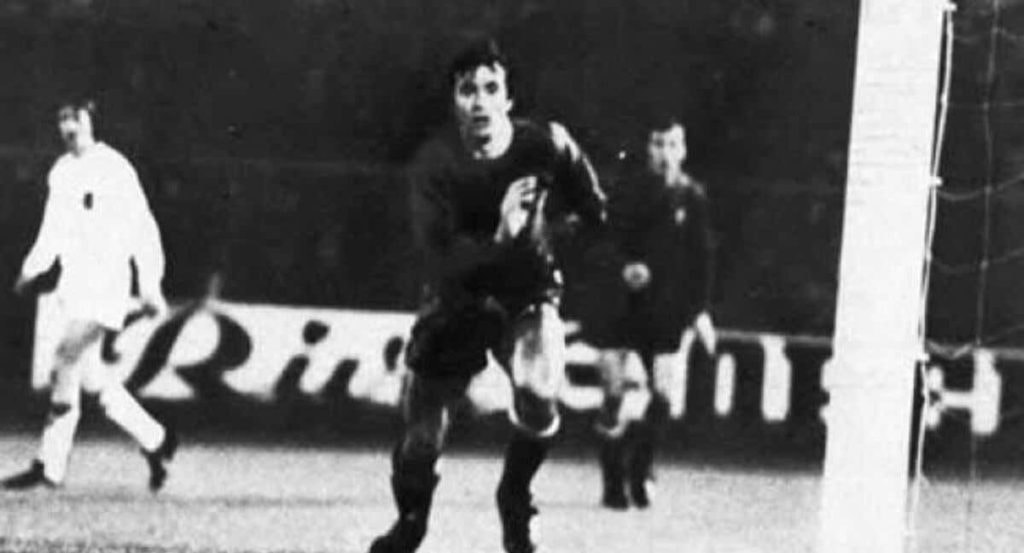 Violeta, en el instante del autogol.