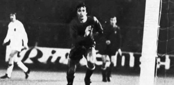 Violeta, en el instante del autogol.