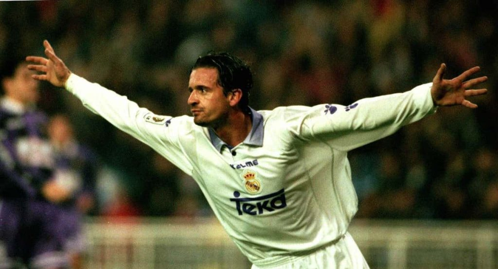 Pedja Mijatovic celebra un gol con el Real Madrid.