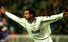 Pedja Mijatovic celebra un gol con el Real Madrid.