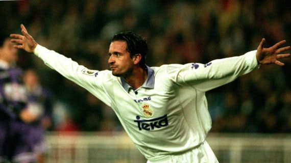 Pedja Mijatovic celebra un gol con el Real Madrid.