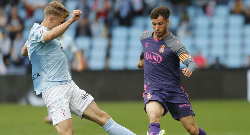 Puado, sancionado para la jornada 32, durante un partido con el Espanyol.