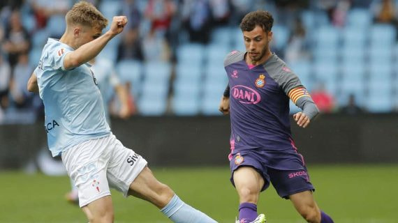 Puado, sancionado para la jornada 32, durante un partido con el Espanyol.