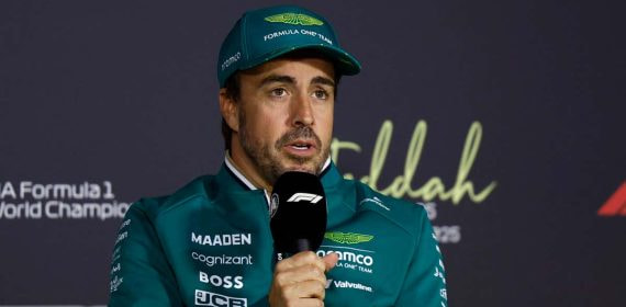 Fernando Alonso, durante la rueda de prensa en Arabia.