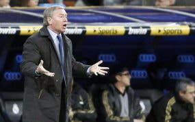 Javier Clemente durante un partido en el Santiago Bernabéu en su etapa como entrenador del Sporting.