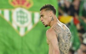 Antony celebra el triunfo en el derbi.