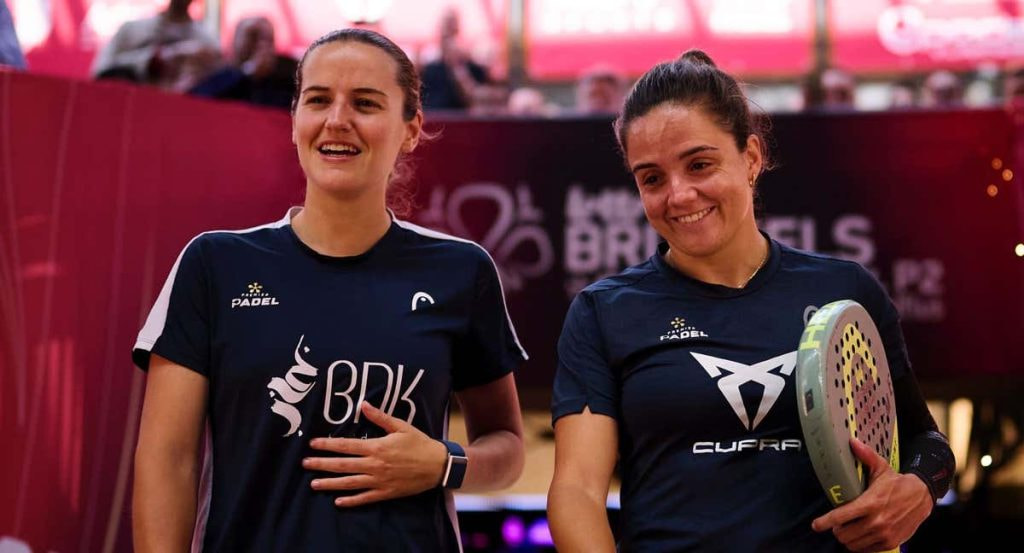 Ari y Paula saltando a la pista del P2 de Bruselas.