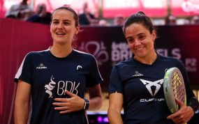 Ari y Paula saltando a la pista del P2 de Bruselas.