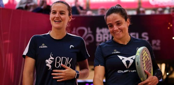 Ari y Paula saltando a la pista del P2 de Bruselas.