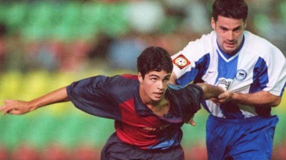 Mikel Arteta, jugando con el FC Barcelona en la temporada del centenario.