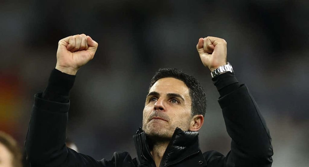 Mikel Arteta celebra el pase a semis del Arsenal.