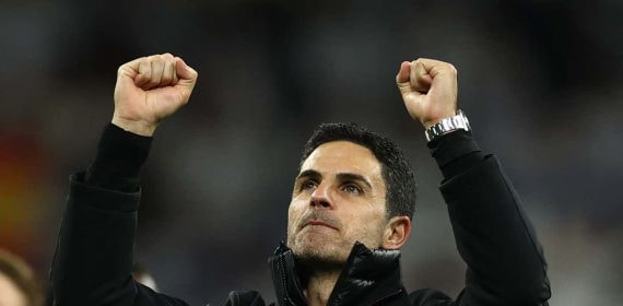 Mikel Arteta celebra el pase a semis del Arsenal.