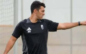 Arturo Ruiz durante un entrenamiento con el Granada.