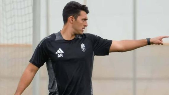 Arturo Ruiz durante un entrenamiento con el Granada.