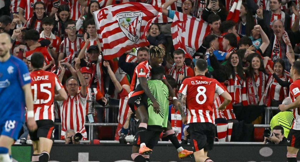 Los jugadores del Athletic celebran un gol ante el Rangers.