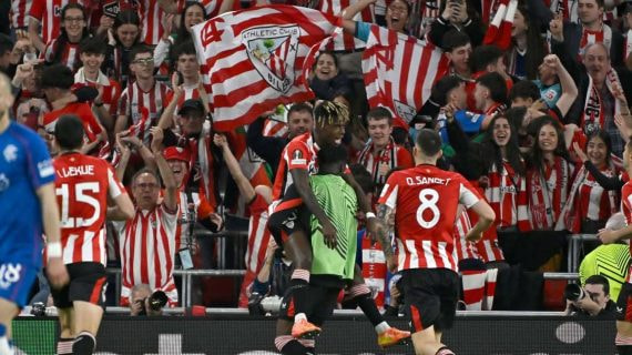 Los jugadores del Athletic celebran un gol ante el Rangers.