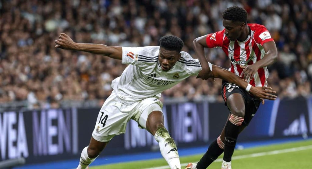 Tchouameni, durante un lance del juego con Adama Boiro.