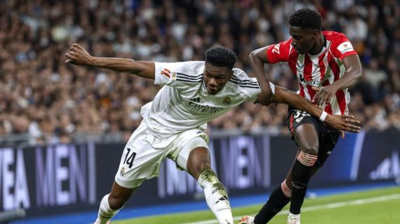 Tchouameni, durante un lance del juego con Adama Boiro.