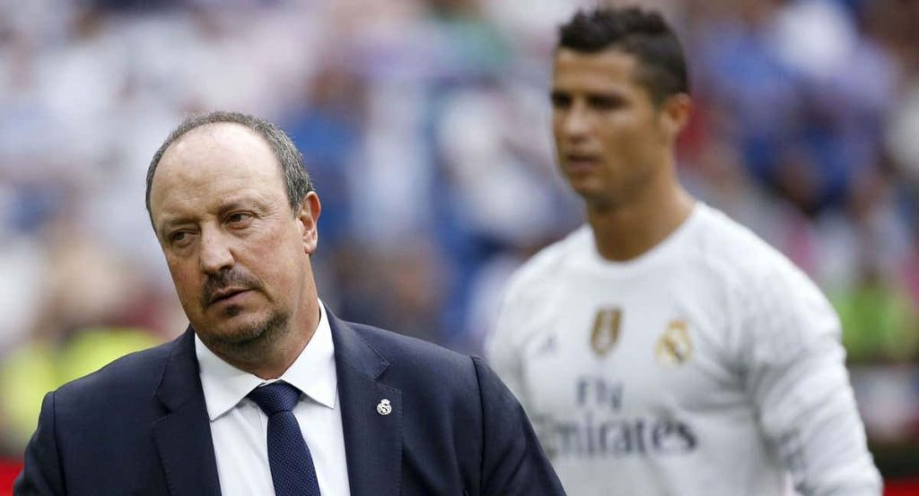 Rafa Benítez con Cristiano de fondo.