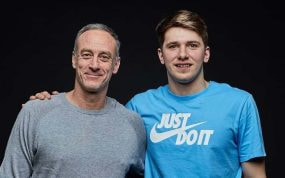 Luka Doncic junto a su representante Quique Villalobos.