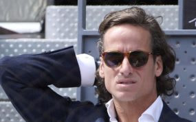 Feliciano López atiende a un partido durante la edición del Mutua Madrid Open 2023.