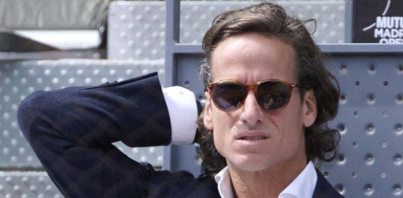 Feliciano López atiende a un partido durante la edición del Mutua Madrid Open 2023.