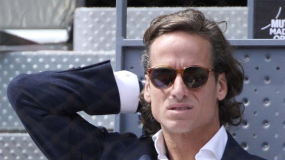 Feliciano López atiende a un partido durante la edición del Mutua Madrid Open 2023.