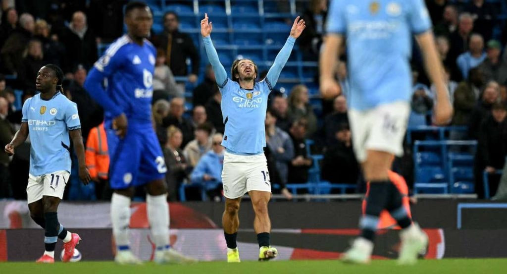 Jack Grealish celebra su gol al Leicester City.