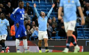 Jack Grealish celebra su gol al Leicester City.
