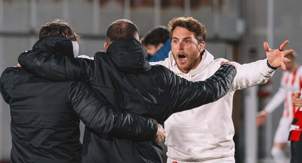 Ibai Gómez celebra el último triunfo del Arenas.