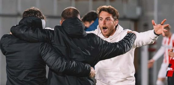 Ibai Gómez celebra el último triunfo del Arenas.