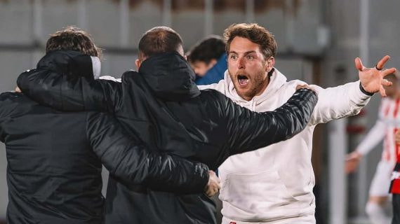 Ibai Gómez celebra el último triunfo del Arenas.
