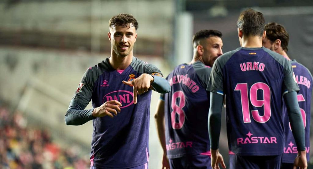 Javier Puado, delantero del Espanyol, marcando esta temporada ante el Rayo Vallecano.