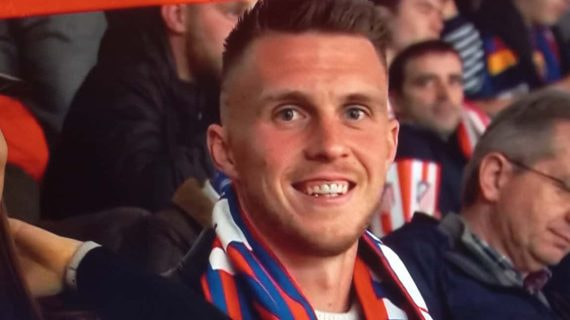 Movistar caza involuntariamente al portero del Getafe con una bufanda del Atlético en el Metropolitano, donde le metieron cinco